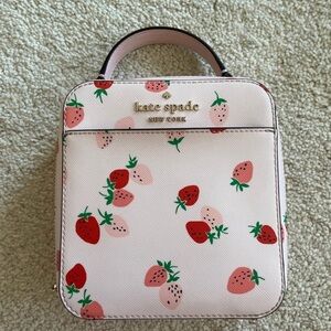 NWT ♠️ kate spade vanity crossbody in the daisy wild strawberries print
